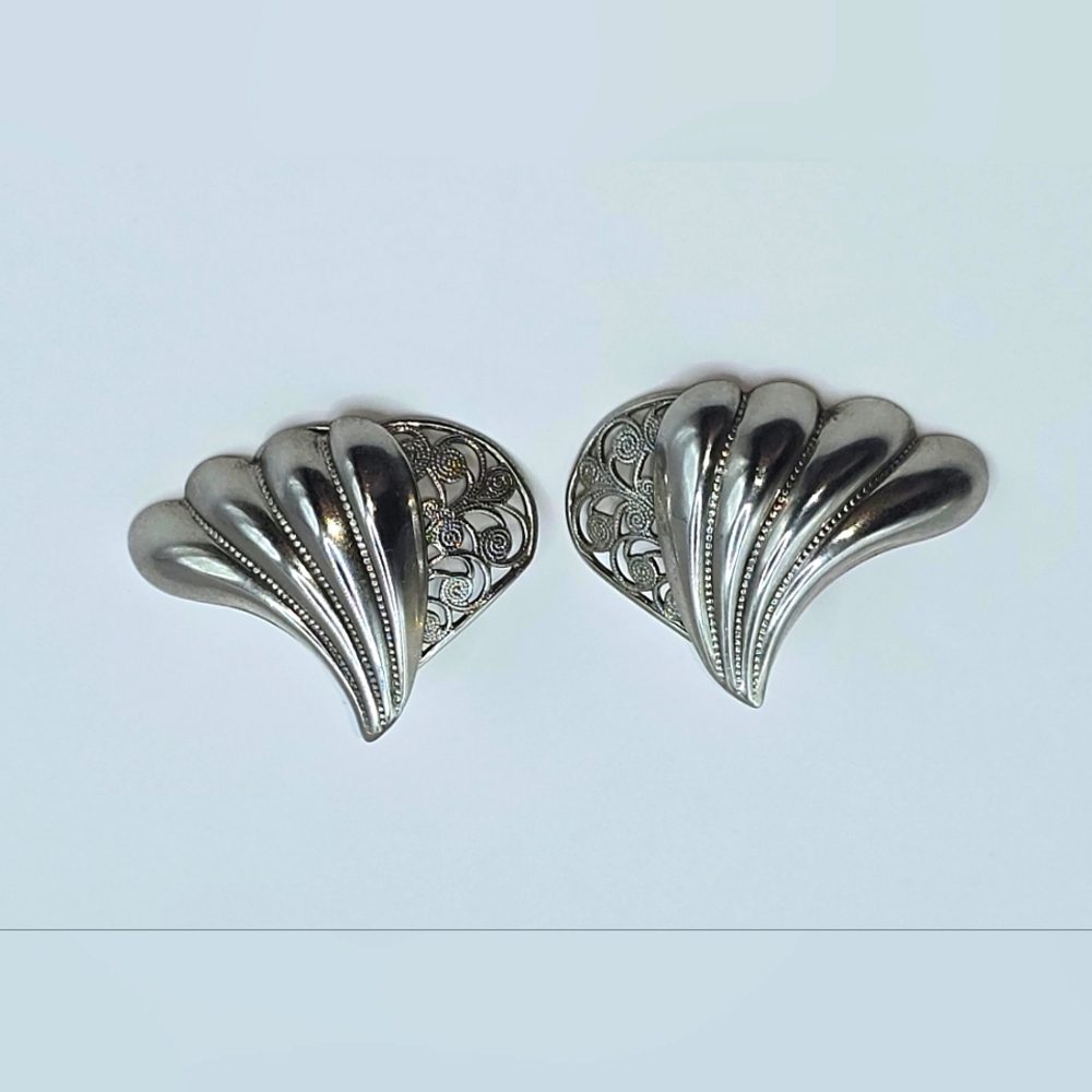 Jewelart Filigree Swirled Scalloped Clip On Earrings